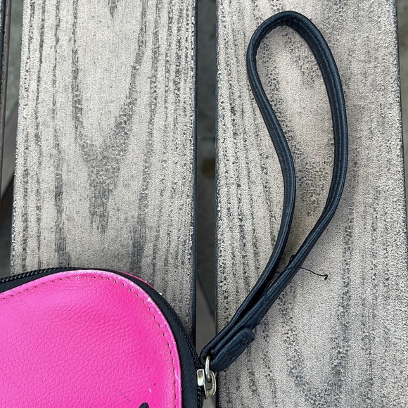 Betsey Johnson Luv Betsey Fushia Heart Wristlet - Picture 5 of 11
